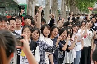 日本球迷评巴萨五人组在日合影：笑得真好看，每个人都很高兴